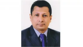 বিমর্ষ মুখে চুপচাপ রায় শুনছেন আব্দুল্লাহ আল মামুন