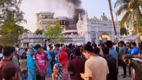ঢাকায় আ. লীগের সাবেক এমপির বাড়িতে আগুন