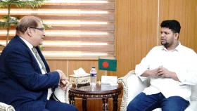 উপদেষ্টা মাহফুজের সঙ্গে পাকিস্তান হাইকমিশনারের সাক্ষাৎ