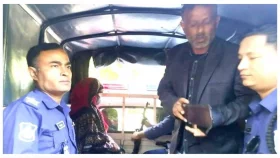 অনৈতিক সম্পর্কের অভিযোগে জনতার হাতে শিক্ষক আটক