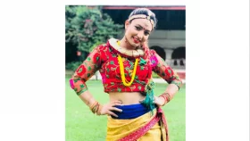 &lsquo;চিকরি চিকরি&rsquo; গানে নেচে ভাইরাল কে এই তরুণী