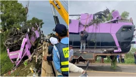 কম্বোডিয়ায় বাস নদীতে পড়ে ১৬ যাত্রীর মৃত্যু