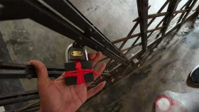বাড্ডায় ঝুঁকিপূর্ণ স্কুলভবন সিলগালা করল রাজউক