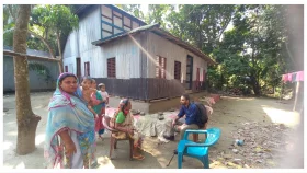 আদালতের রায় পেয়েও জমিতে যেতে পারছেন না কাঠমিস্ত্রি