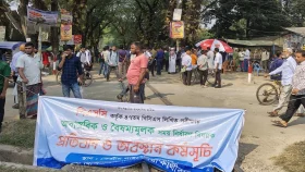 বাকৃবি শিক্ষার্থীদের অবরোধে ঢাকা-ময়মনসিংহ ট্রেন চলাচল বন্ধ