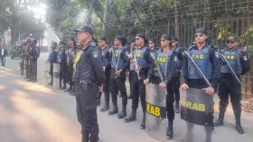 ট্রাইব্যুনাল ঘিরে র&zwj;্যাব-বিজিবির কড়া নিরাপত্তা