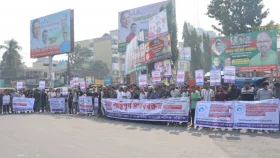 সিন্ডিকেট রুখতে আন্দোলনে মোবাইল ব্যবসায়ীরা