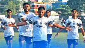 চির প্রতিদ্বন্দ্বীকে হারিয়েই লিগে প্রথম জয় পেলো মোহামেডান