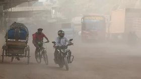 দূষণে আবারও শীর্ষের দিকে ঢাকা
