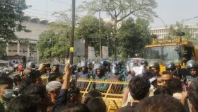 যমুনা অভিমুখে বিসিএস পরীক্ষার্থীরা, আটকে দিলো পুলিশ