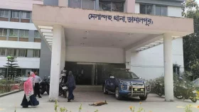 চাঁদা না পেয়ে কারখানায় গুলি-ককটেল বিস্ফোরণ, নারীসহ আটক ৫