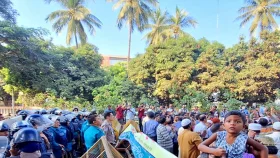 নন-এমপিও শিক্ষকদের যমুনা ঘেরাও কর্মসূচি আটকে দিল পুলিশ