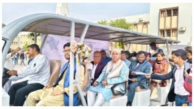 শিক্ষার্থীদের সুবিধার্থে রাবিতে ই-কার পরিবহণের যাত্রা শুরু