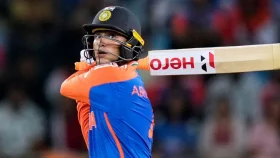 ১৬ ছক্কায় ৩২ বলে অভিষেক শর্মার টর্নেডো সেঞ্চুরি!