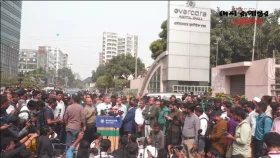 বেগম খালেদা জিয়ার স্বাস্থ্য পরিস্থিতি নিয়ে ব্রিফিং করছেন ডা: এ জেড এম জাহিদ হোসেন