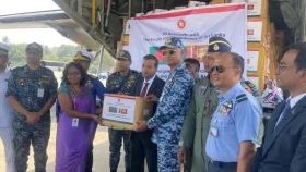 বাংলাদেশ সরকারের জরুরি মানবিক সহায়তা কলম্বো পৌঁছেছে