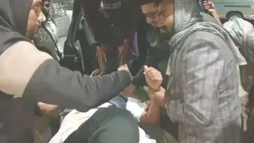 ছাত্রলীগ কর্মীর &lsquo;কুড়ালের আঘাতে&rsquo; জামায়াত নেতা আহত