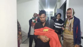 নার্স দিয়ে ডেলিভারি, নবজাতকের মরদেহ নিয়ে থানায় হাজির বাবা