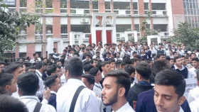 ঢাকা কলেজ শহীদ মিনারে &lsquo;সাত কলেজ&rsquo; শিক্ষার্থীদের বিক্ষোভ
