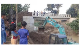 গাজীপুরে কোটি টাকার সেই সেতুর দুপাশের সংযোগ সড়কের কাজ শুরু