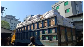 বগুড়ায় ৫২ লাখ টাকার পলিথিন জব্দ, আটক ৩