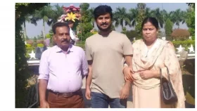 বাড়ির কাছে এসে নিভে গেল দীপ্ত