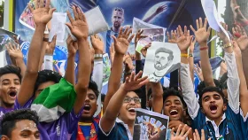 ভারতে মেসির সঙ্গে সেলফির দাম ১৩ লাখ; সাধারণ ভক্তদের ভরসা &lsquo;এআই&rsquo;