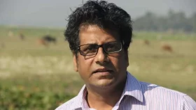 ডিবিতে নেওয়া হলো সাংবাদিক আনিস আলমগীরকে