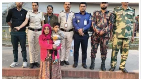 কারাভোগ শেষে বেনাপোল দিয়ে দেশে ফিরলেন মা-ছেলে