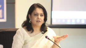 নির্বাচনকালীন তথ্য প্রচারে গণমাধ্যমকে সতর্ক হতে বললেন তথ্য উপদেষ্টা