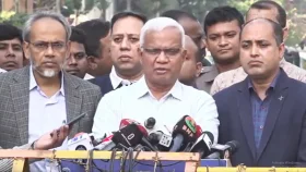 খালেদা জিয়ার চিকিৎসার আপডেট জানাচ্ছেন ডা. জাহিদ হোসেন