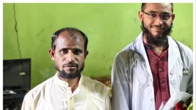 মা পোশাকশ্রমিক, বাবা ভ্যানচালক, ছেলে সুযোগ পেলেন মেডিকেলে