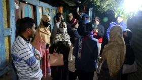 হাদির স্মৃতিচারণ করতে গিয়ে কান্নায় ভেঙে পড়লেন প্রতিবেশী-সহপাঠীরা