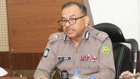 হাদি হত্যা: আন্দোলনকারীদের ধৈর্য ধরার আহ্বান ডিএমপি কমিশনারের