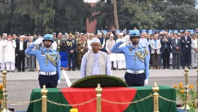 এ কে খন্দকারের জানাজা সম্পন্ন, প্রধান উপদেষ্টার শেষ শ্রদ্ধা