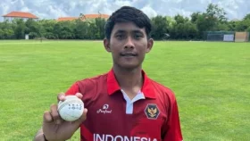 এক ওভারে ৫ উইকেট নিয়ে বিশ্বরেকর্ড গড়লেন ইন্দোনেশিয়ার পেসার