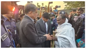 দীপু চন্দ্র দাসের পরিবারের সঙ্গে সাক্ষাৎ শিক্ষা উপদেষ্টার