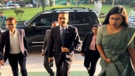 ৫ মিনিটেই বেরিয়ে গেলেন ভারতের হাইকমিশনার প্রণয় ভার্মা