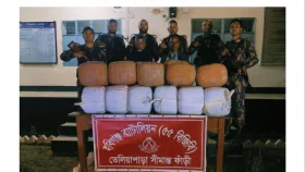 খর বোঝাই ট্রাক থেকে ১০০ কেজি গাঁজা উদ্ধার, আটক ২