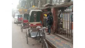 শীতে জবুথবু শ্রমজীবী মানুষ