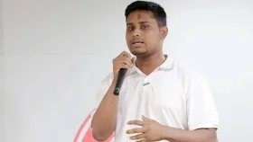 যেসব কুলাঙ্গারকে টাকাসহ দেখা যাবে, পাঞ্জাবিসহ বেঁধে রাখতে হবে: হাসনাত