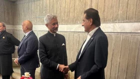 ঢাকায় পাকিস্তানের স্পিকার ও ভারতের পররাষ্ট্রমন্ত্রী সৌজন্য সাক্ষাৎ