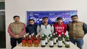 সাভারে ২০ বোতল বিদেশী মদসহ আটক ৩