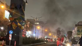ইরানে বিক্ষোভের ঢেউ, পুলিশের সঙ্গে সহিংস সংঘর্ষ