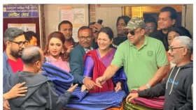 শীতার্ত শিল্পীদের পাশে মুক্তি