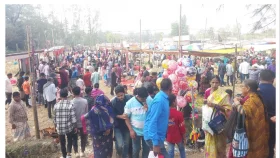 চন্দনাইশে শুক্লাম্বর দীঘির মেলায় পুণ্যার্থীর ভিড়