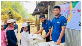 লোহাগাড়ায় &lsquo;এক টাকায় আনন্দ ফাউন্ডেশন&rsquo;র শীতবস্ত্র বিতরণ