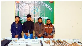 নড়াইলে যৌথবাহিনীর অভিযানে অস্ত্র-গুলি উদ্ধার, গ্রেপ্তার ৪