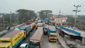 ঢাকা&ndash;চট্টগ্রাম মহাসড়কে ১৩ কিলোমিটার যানজট