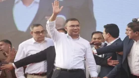 জিয়া-খালেদার পর একই মঞ্চে তারেক